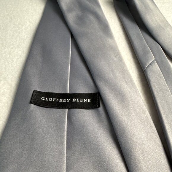 Geoffrey Beene Neck Tie Solid Gray 100% Polyester 60" X 4" - Picture 5 of 8